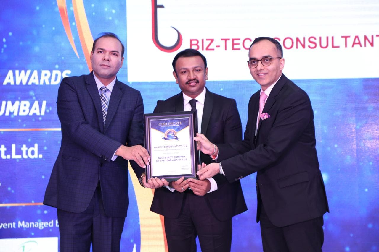 Biz-Tech team receiving India's Best Company of the Year 2018 certificate